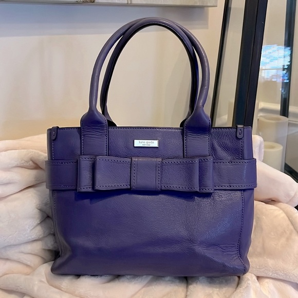 KATE SPADE- Purple Pebbled Leather Tote/Shoulderbag. Bow on Front Gold Detail - Picture 1 of 10